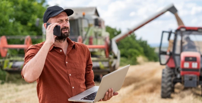 mężczyzna na&nbsp;gospodarstwie